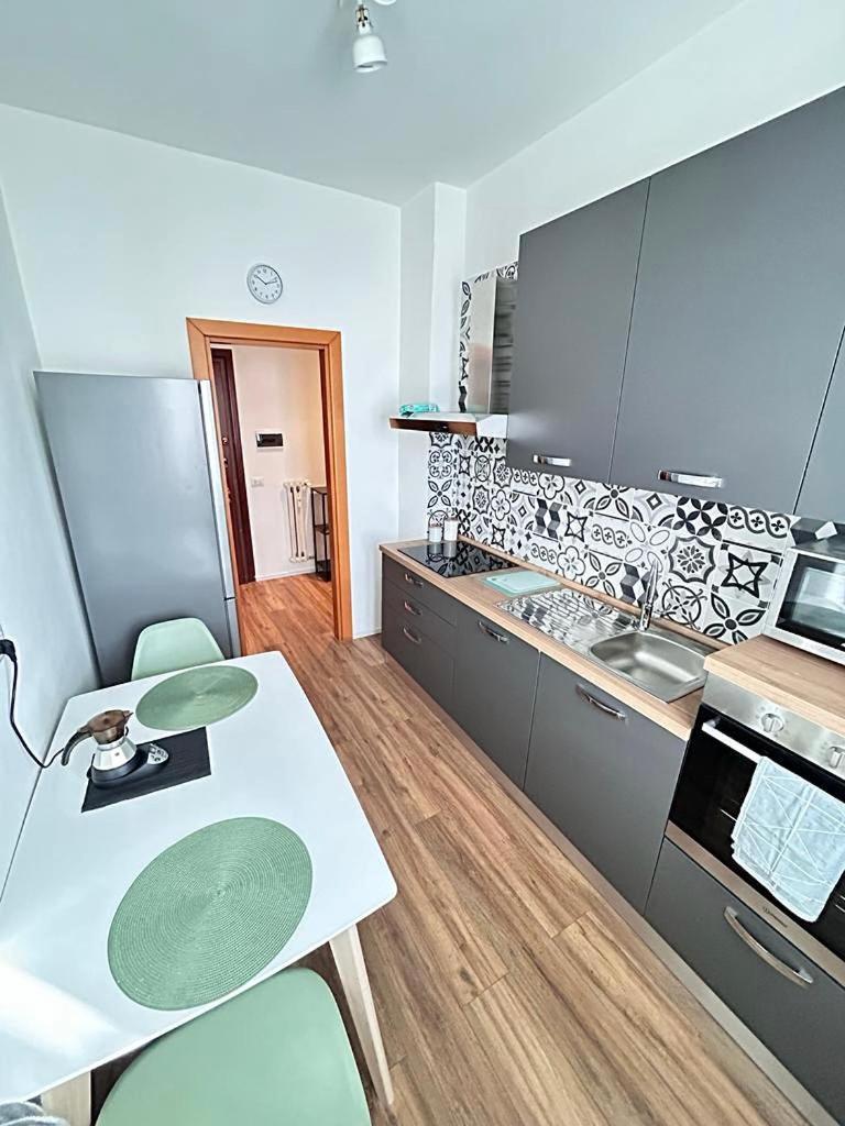 Soleo Guesthouse Монца Екстер'єр фото
